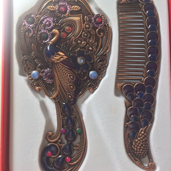 Other - Mirror and comb set